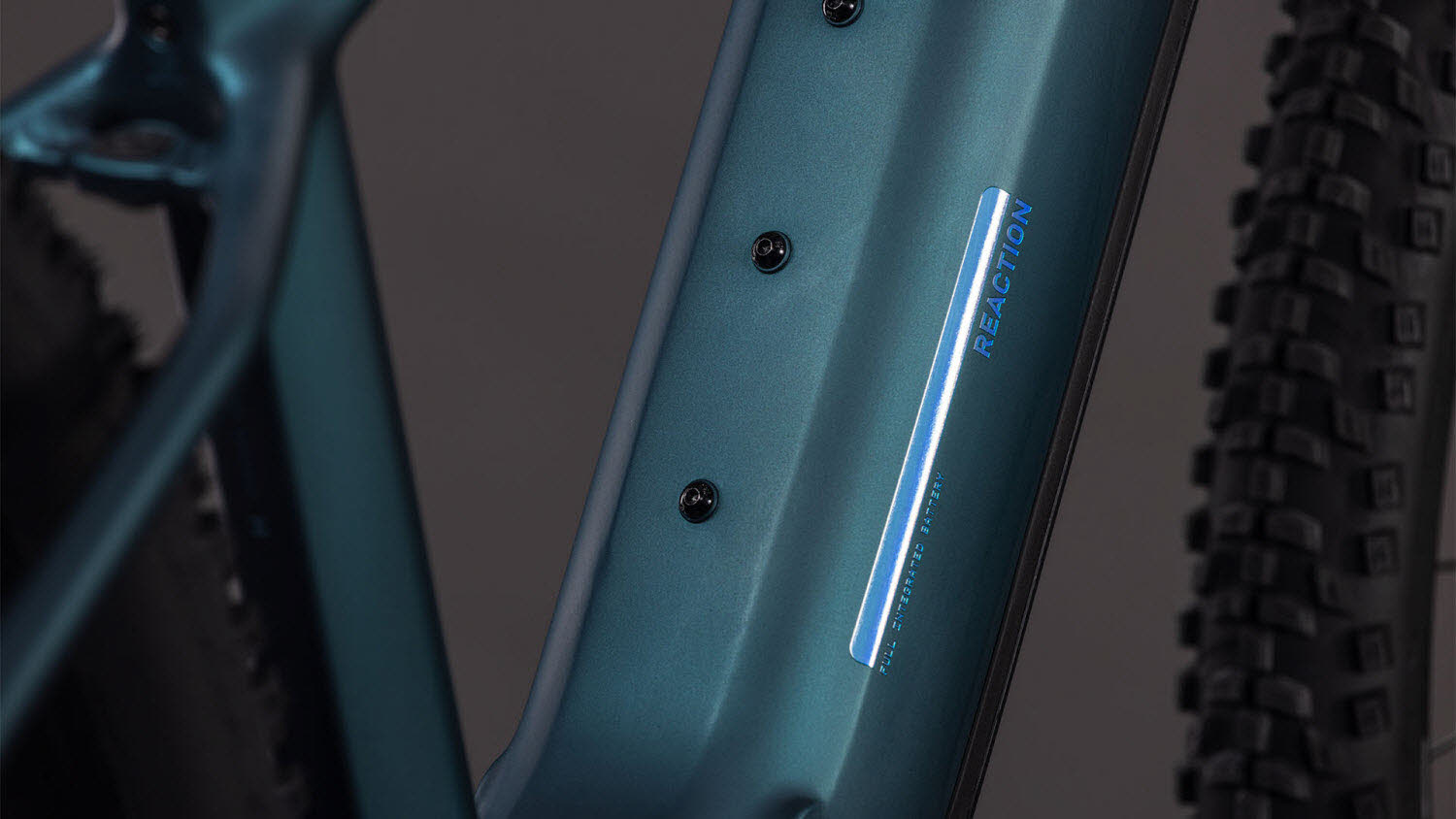 CUBE Reaction Hybrid ONE 800