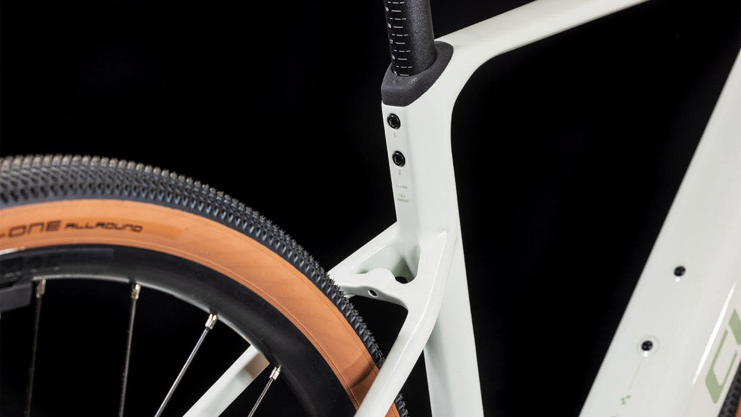 CUBE Nuroad Hybrid C:62 Race FE 400X