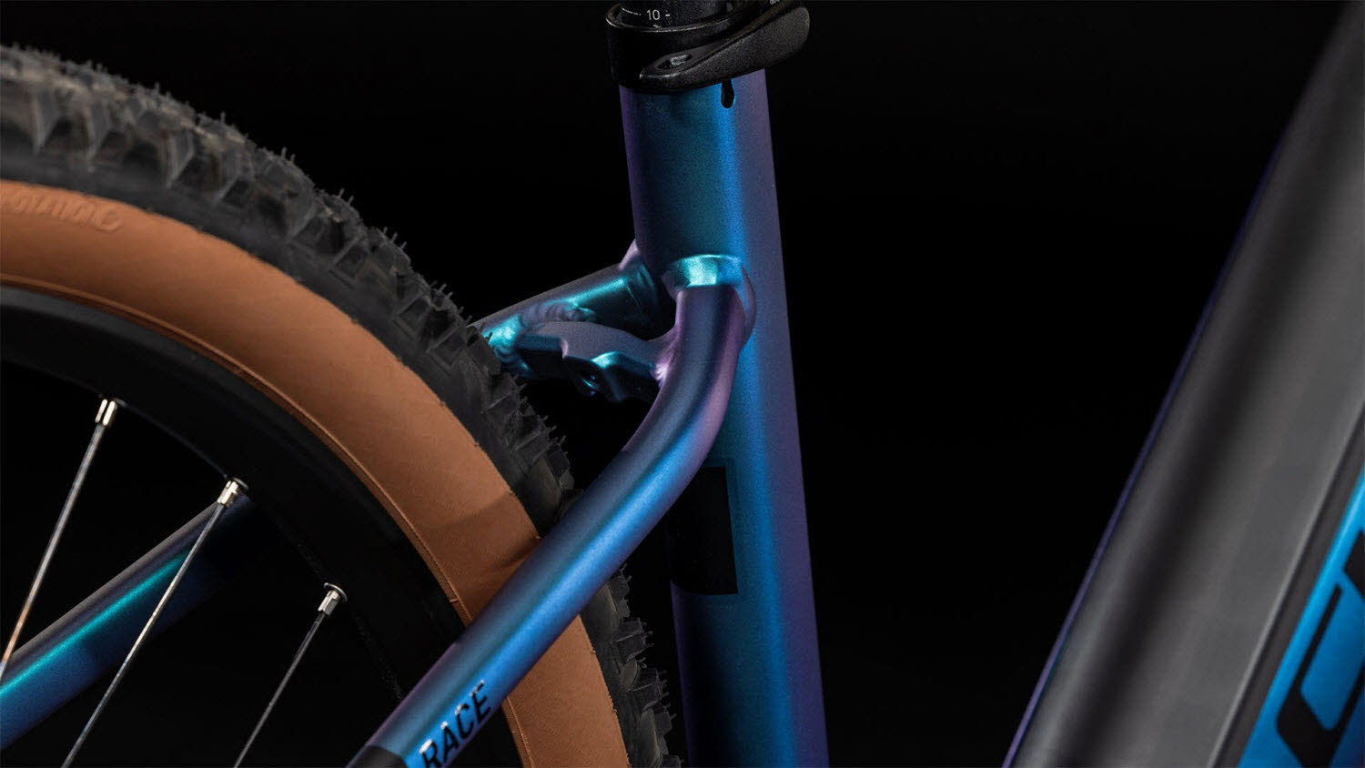 CUBE Reaction Hybrid Race 750